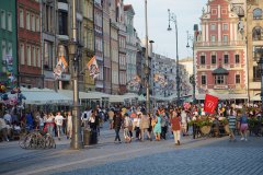 Rynek, dwa miesiąca potem