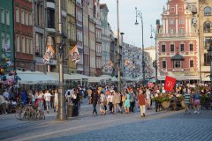 Rynek, dwa miesiąca potem